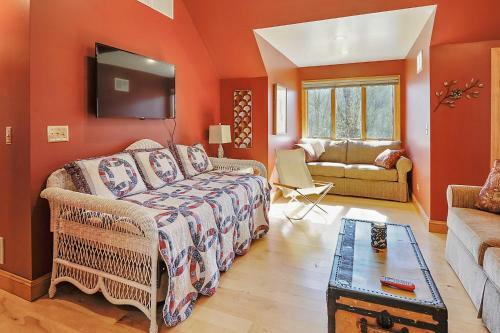 Sunnyside Five-bedroom Chalet