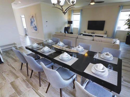 Aco Six Bedroom Home In Champions Gate (1705)