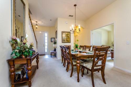 Tarzan Five Bedrooms Home With A Pool