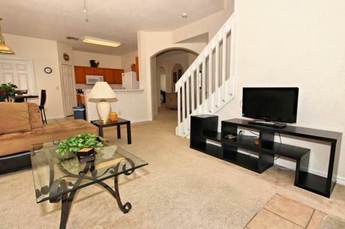 Oxford 684 Apartment