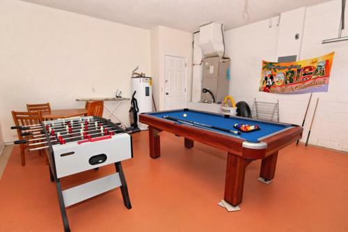 Oxford 684 Apartment