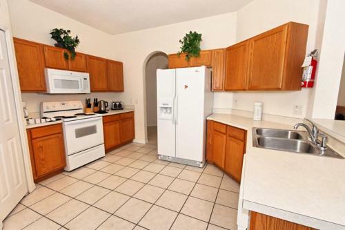 Oxford 684 Apartment