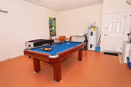 Oxford 684 Apartment