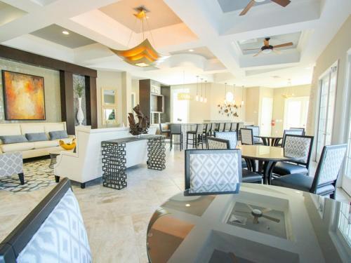 Oak Tree Villa 4140