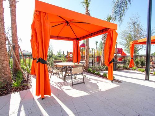 Oak Tree Villa 4140