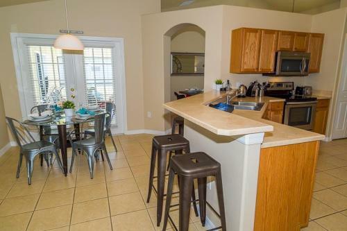 Robin Hill 15830 Villa