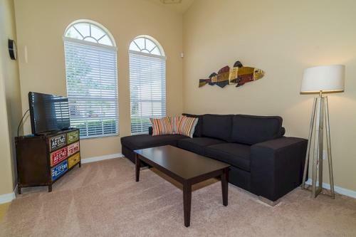 Robin Hill 15830 Villa