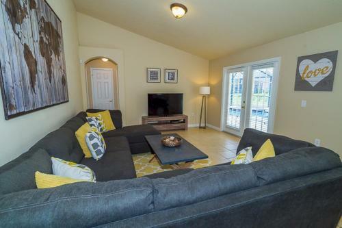 Robin Hill 15830 Villa