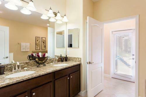 Champions Gate - Eight Bedroom Villa - Cg017
