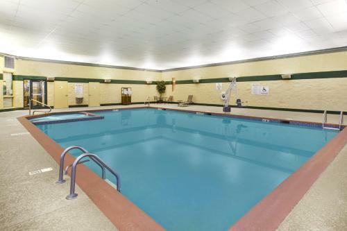 Holiday Inn Hotel & Suites Bolingbrook