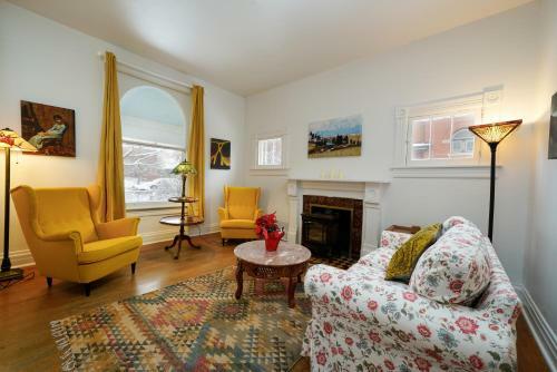 1741 Emerson St Home