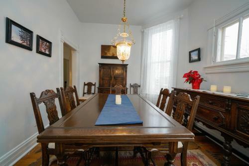 1741 Emerson St Home