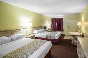 Hotel Econo Lodge Inn & Suites Maingate Central