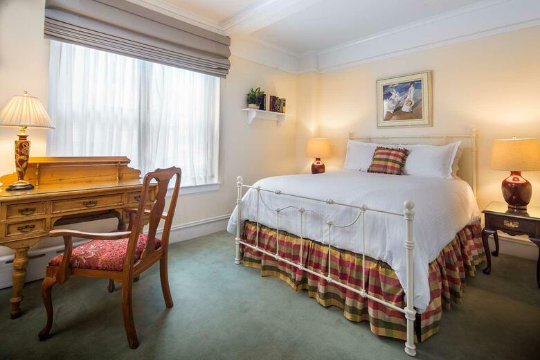 Hotel Roger Smith