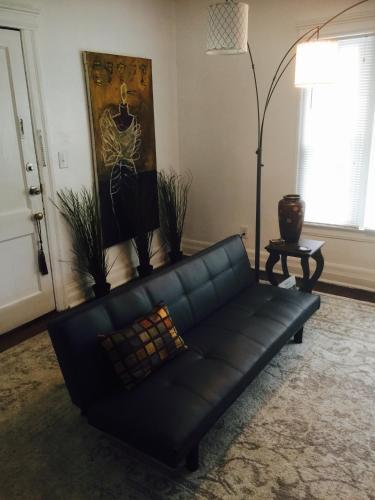 2 Bdrm 1 Bath Flat