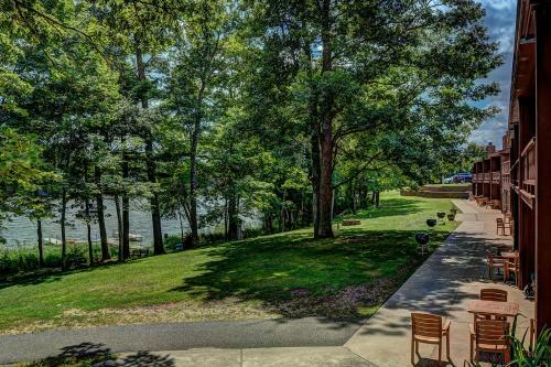 Hotel Lake Forest Resort