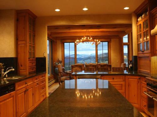 Family Getaway House #1