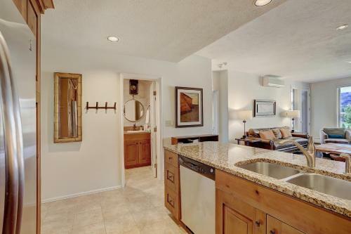 Apartamento 2br Gorgeous & Updated Condo Arrowhead Condo