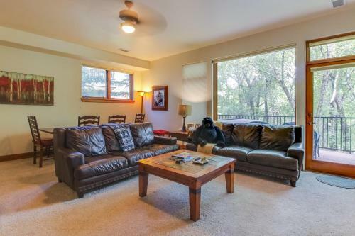 Edwards Riverside Retreat