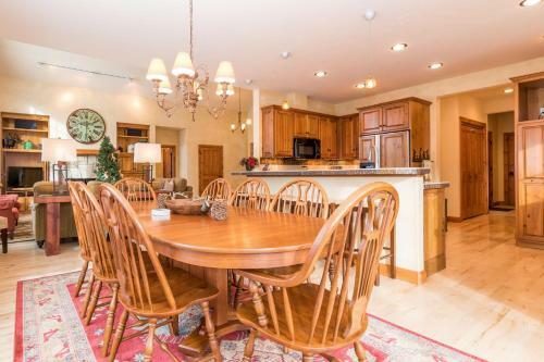 1054 Gold Dust Dr Edwards Home
