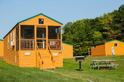 Plymouth Rock Camping Resort Deluxe Cabin 19