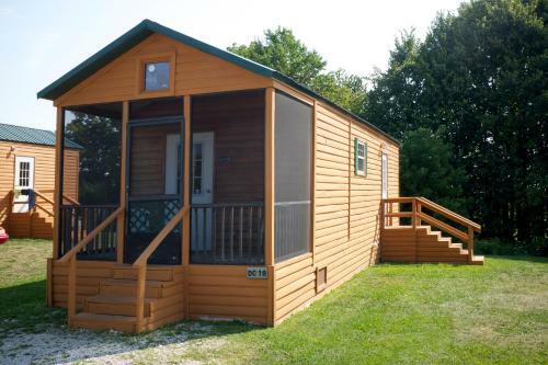 Plymouth Rock Camping Resort Deluxe Cabin 14