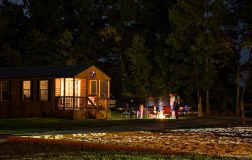 Plymouth Rock Camping Resort Deluxe Cabin 15