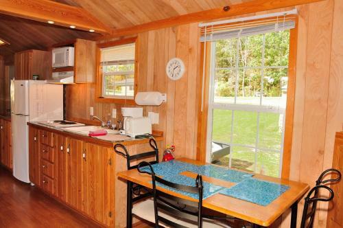 Plymouth Rock Camping Resort Deluxe Cabin 17