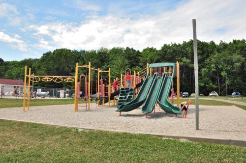 Plymouth Rock Camping Resort Deluxe Cabin 18