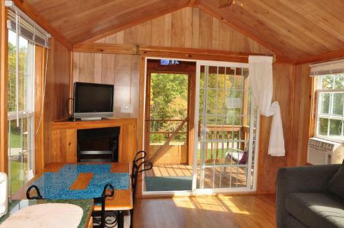 Plymouth Rock Camping Resort Deluxe Cabin 18