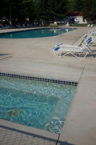 Plymouth Rock Camping Resort Deluxe Cabin 11