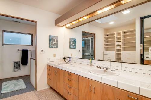 Moonlight Beach Home