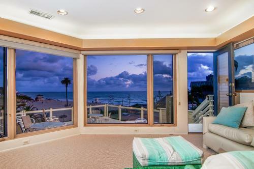 Moonlight Beach Home