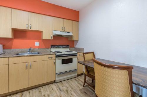 Hotel Studio 6 Englewood