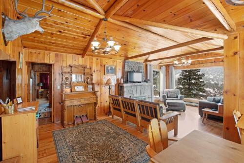 Flower Lane Cabin