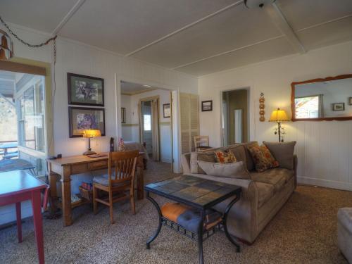 Murphy's Riverside Cottage - E.v. Reg #3362