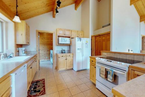 Twin Pines Cabin