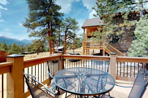 Twin Pines Cabin