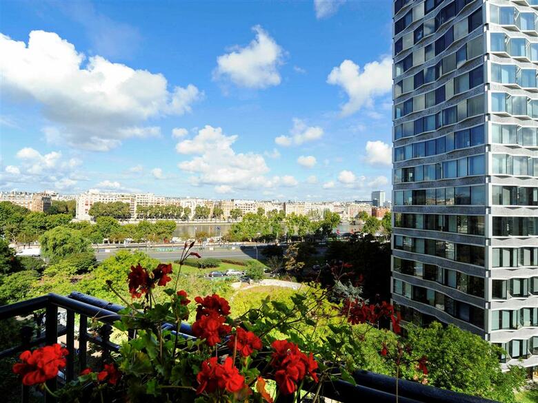 Hotel Mercure Paris Plaza Pont Mirabeau