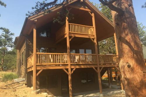 Crest Cabin