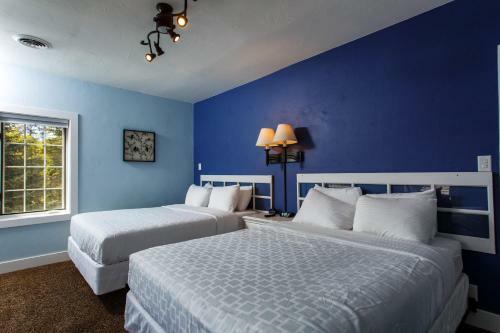 Julie's Park Cafe & Motel