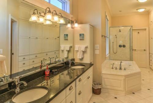 East Ashley Avenue 1414 - Trade Winds Home
