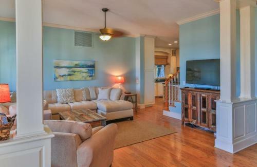East Ashley Avenue 1414 - Trade Winds Home