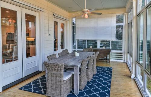 East Ashley Avenue 1414 - Trade Winds Home