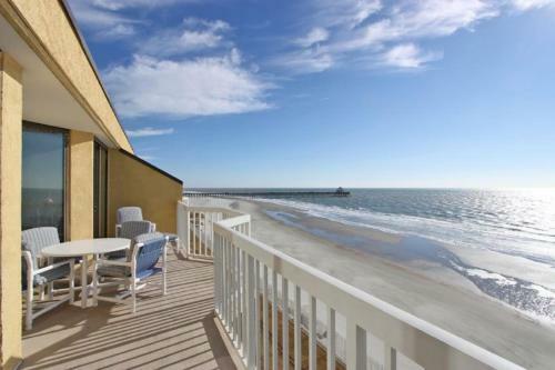 Apartamento Chas. Oceanfront 419 Condo