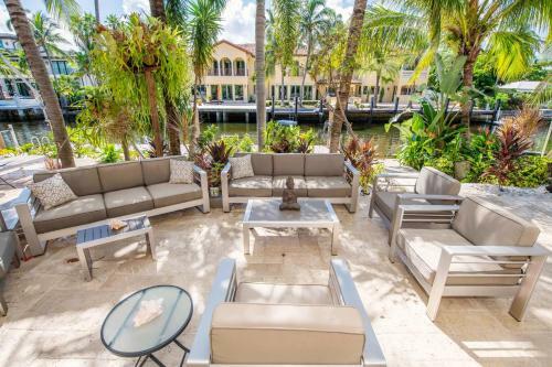 The House Of 425 Coral Way