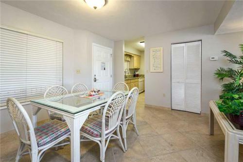 Santa Maria 306, 3 Bedrooms, Pool Access, Sleeps 6