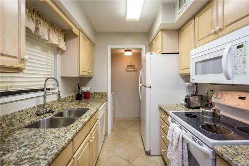 Santa Maria 306, 3 Bedrooms, Pool Access, Sleeps 6