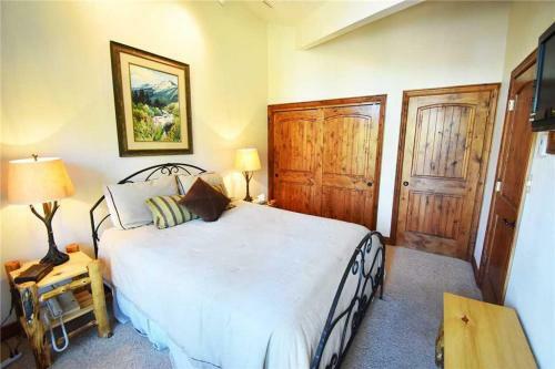 Cross Creek 203 (condo)