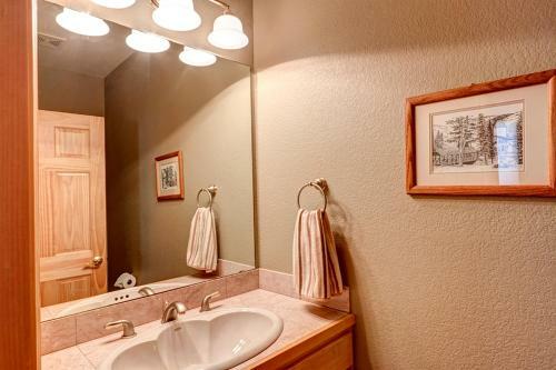 Western Lodge-style Home